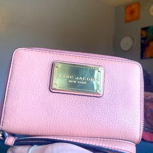 Marc Jacobs Phone Wallet Wristlet in Pink Peach 🍑